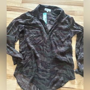 Bella Dahl women’s camo print button up shirt